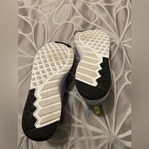 Women’s Zumba shows light purple size 9 - Picture 4 of 4